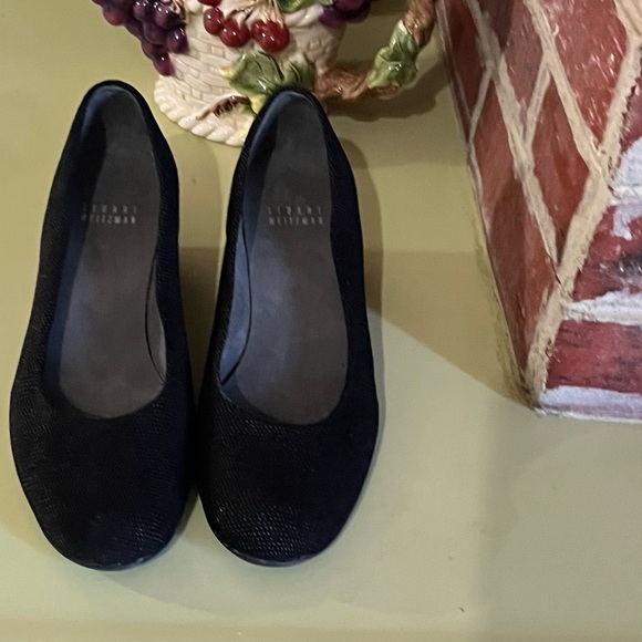 EUC. Stuart Weitzman Slip on Wedge heels. Women’s size 6 1/2. Black. - Picture 2 of 8